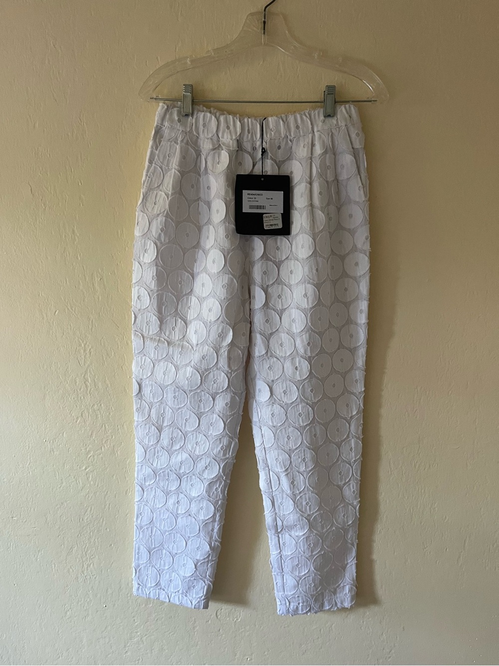 Collection PRIVEE? Cisco White Eyelet Ankle Pants with Elastic Waist